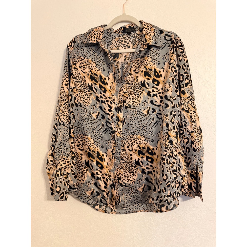 Vivre La Vie Leopard Print Button Down Long Sleeve Shirt Women's